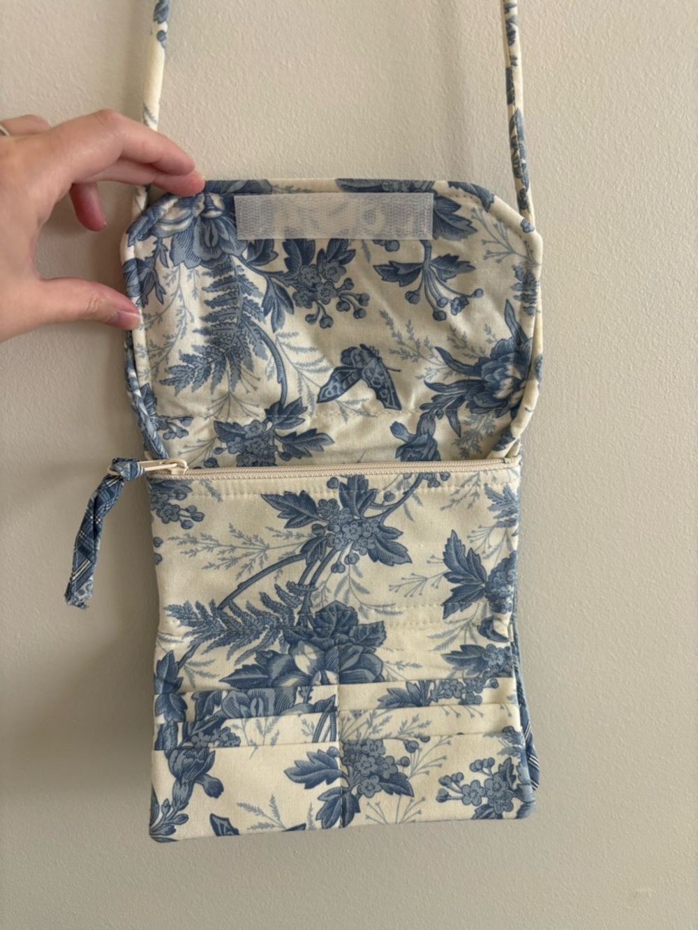 Vintage ‘90s Vera Bradley Crossbody - Blue Toile - Picture 3 of 6